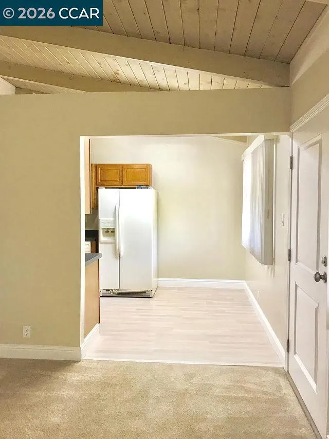 Entrance / Kitchen area