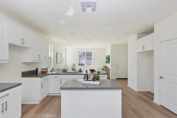 1996 Nathan Lane, San Jacinto, California 92582