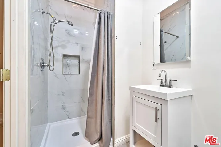 2619 Raymond Avenue, Los Angeles, California 90007