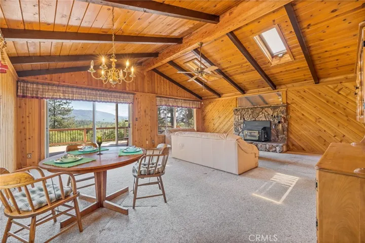 Living/dining area
