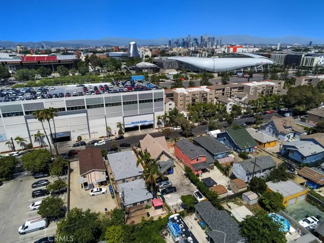 708 W 40th, Los Angeles, California 90037