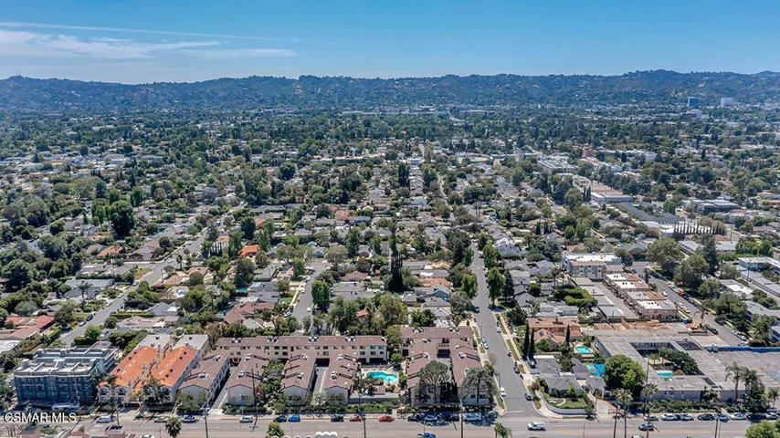 W Oxnard St- HsHProd-3