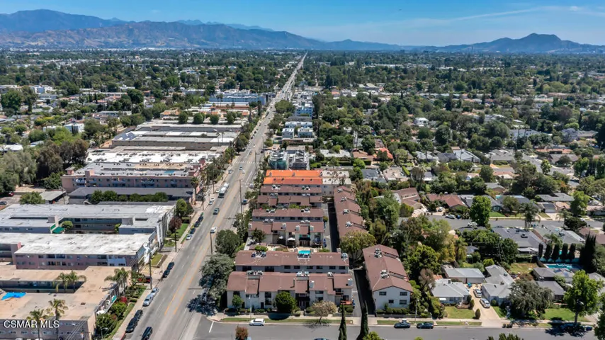 W Oxnard St- HsHProd-1