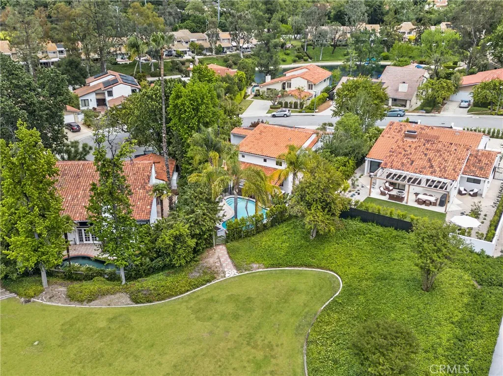 Green belt with access to the lake, music in the park, walking/running path, optional boat and fishing licenses (not included) Close to Tennis and swim club.
