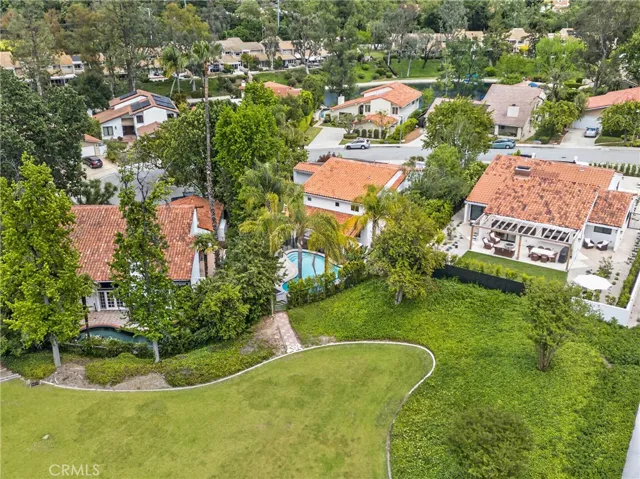 Green belt with access to the lake, music in the park, walking/running path, optional boat and fishing licenses (not included) Close to Tennis and swim club.