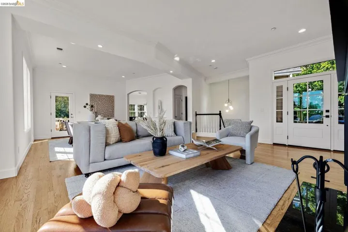 6203 Westwood Way, Oakland, California 94611