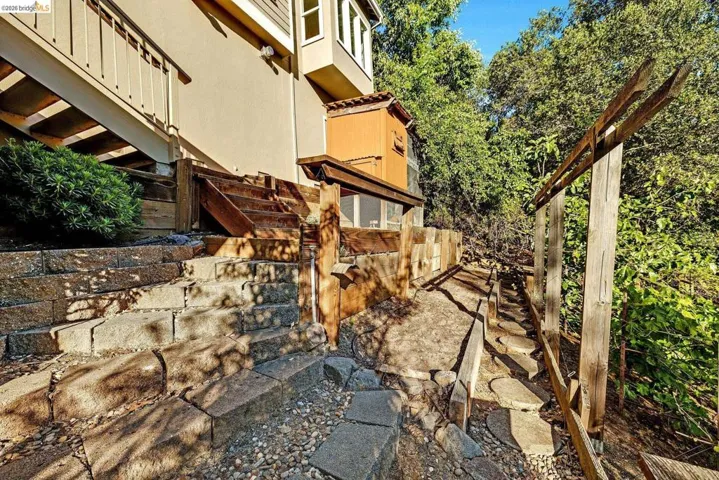 6203 Westwood Way, Oakland, California 94611