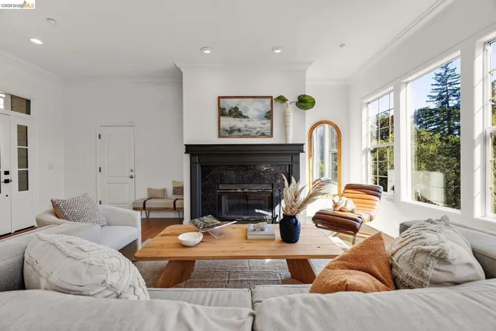 6203 Westwood Way, Oakland, California 94611