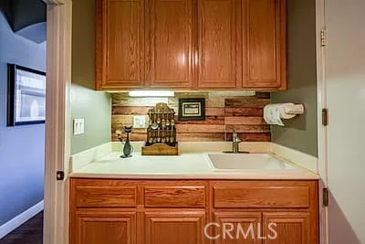 Laundry w/ sink CT