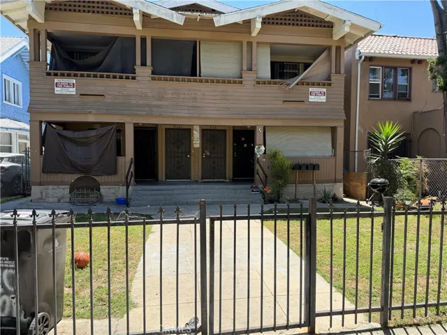 910 W 40th Place, Los Angeles, California 90037
