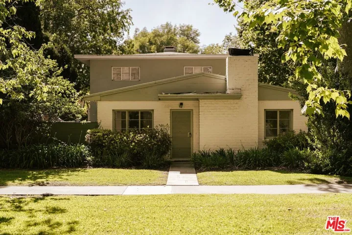 5434 Village Green, Los Angeles, California 90016