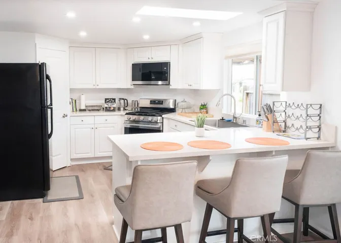 Kitchen & Breakfast Bar