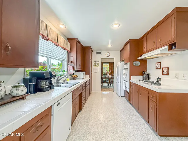 cFamily and Kitchen5