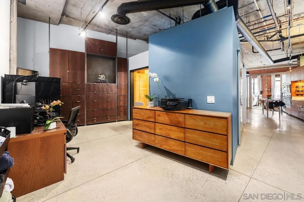 Studio/Study/Office