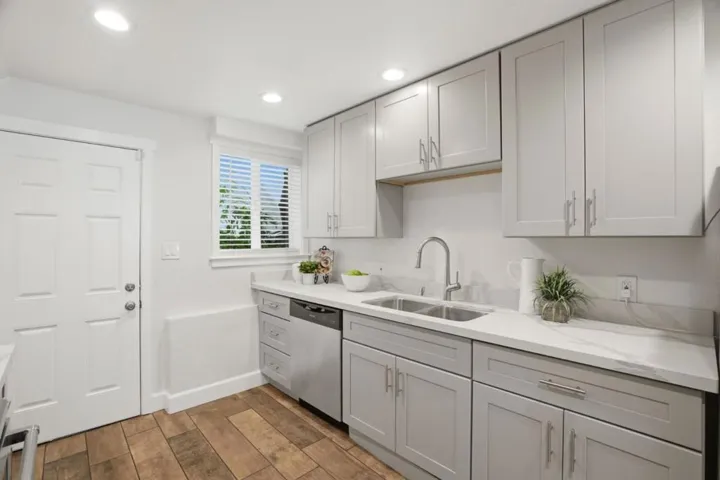 17250 Pine Avenue, Los Gatos, California 95032