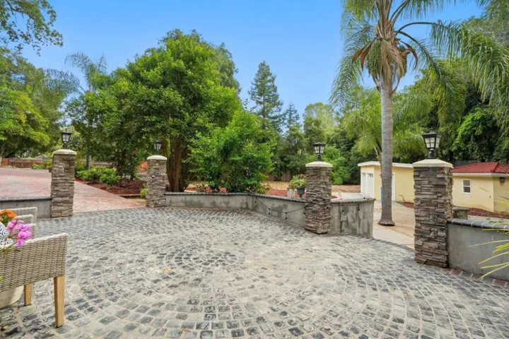 17250 Pine Avenue, Los Gatos, California 95032