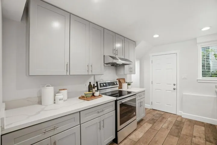 17250 Pine Avenue, Los Gatos, California 95032