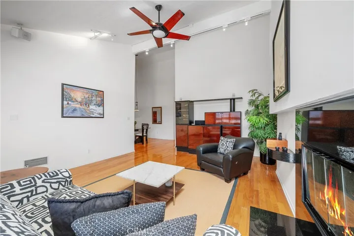 Vaulted ceilings are found throughout Unit 206.

(simulated fire)