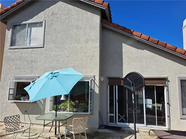 BACKYARD HAS EASY ACCESS TO FAMILY ROOM.