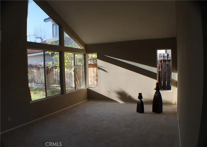 LIVING ROOM WHEN EMPTY
