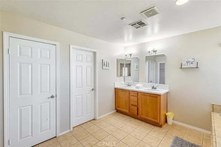 16526 Braeburn Lane, Fontana, California 92337