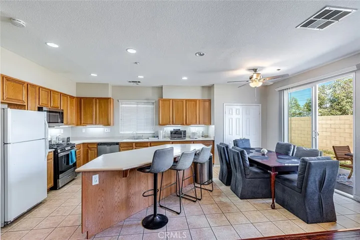 16526 Braeburn Lane, Fontana, California 92337
