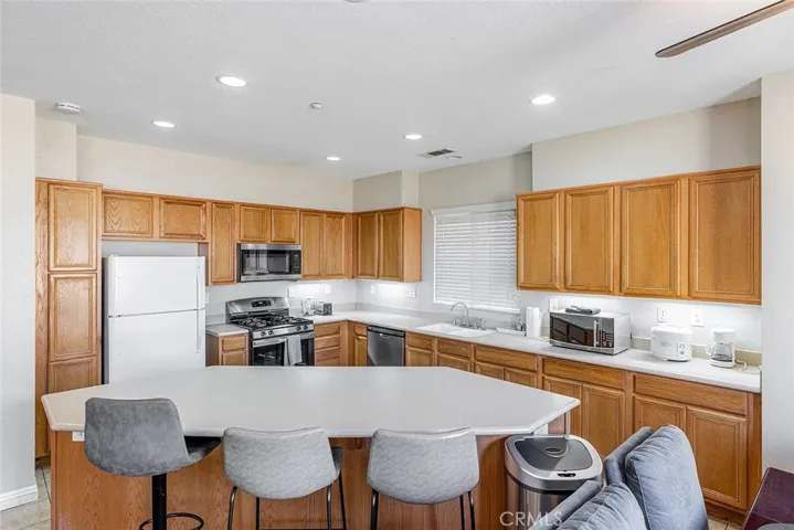 16526 Braeburn Lane, Fontana, California 92337