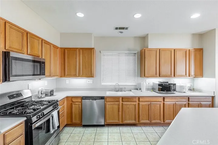 16526 Braeburn Lane, Fontana, California 92337