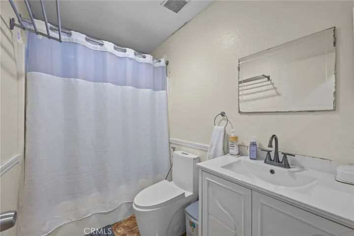 Master's en-suite bathroom