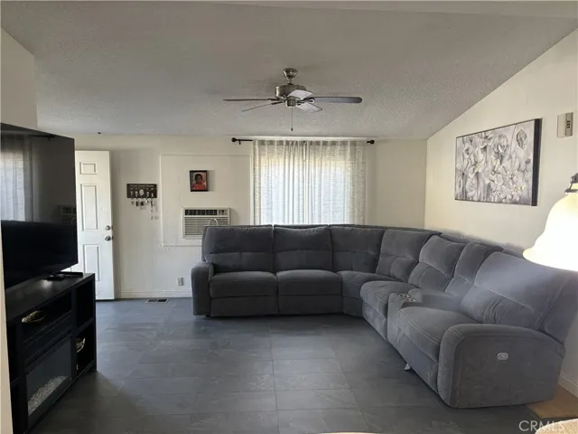 29021 Bouquet Canyon 296, Saugus, California 91390