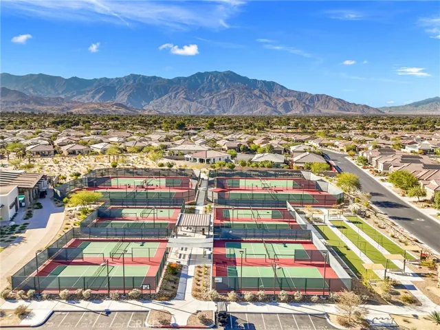 8 Pickleball & 4 Tennis Courts