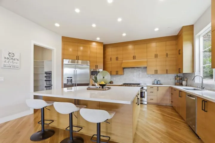 20601 Via Santa Teresa, San Jose, California 95120