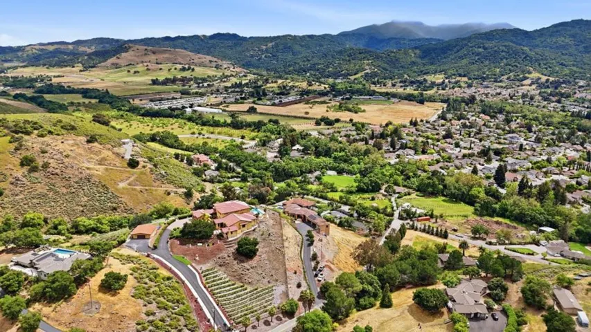 20601 Via Santa Teresa, San Jose, California 95120