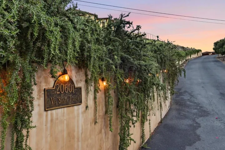 20601 Via Santa Teresa, San Jose, California 95120