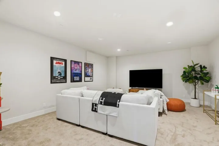 20601 Via Santa Teresa, San Jose, California 95120