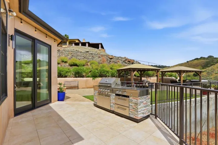 20601 Via Santa Teresa, San Jose, California 95120