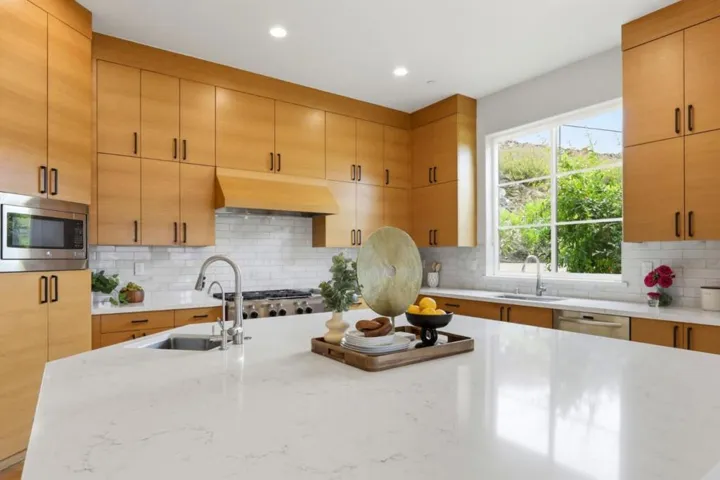 20601 Via Santa Teresa, San Jose, California 95120