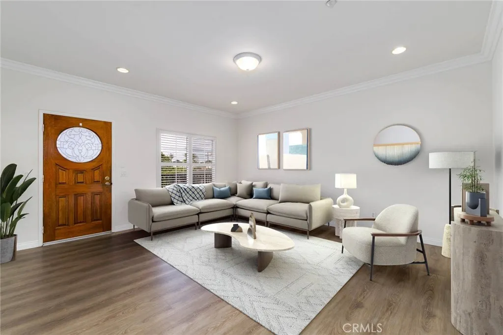 virtual staging entrance/ living room
