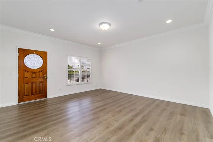 entrance/ living room