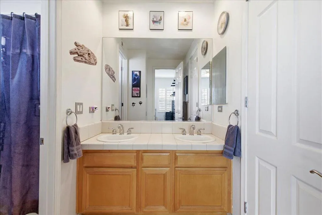 45-Jack & Jill Bath