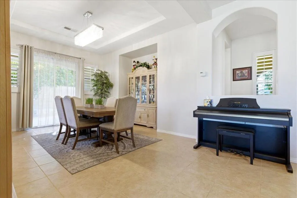 27-Dining Room