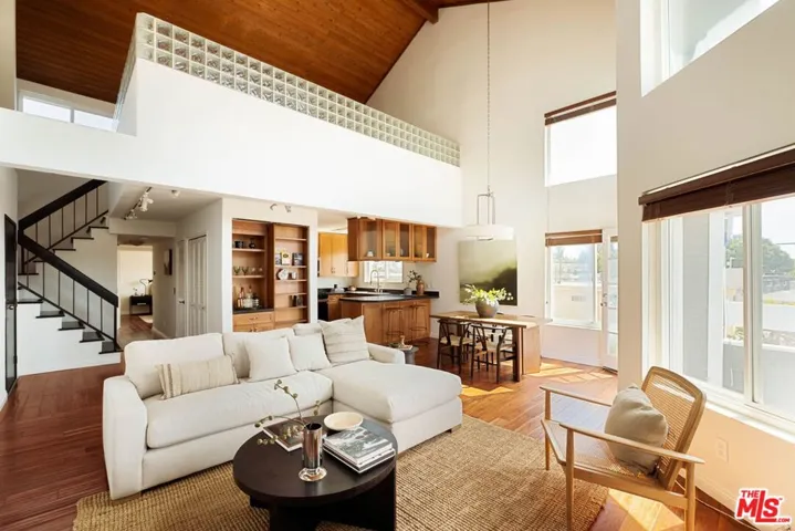 11938 Courtleigh Drive 8, Los Angeles, California 90066