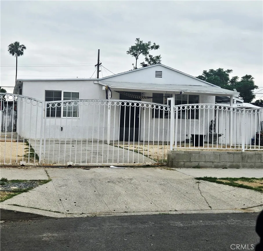 FRONT OF HOUSE