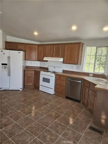 18989 Grand Avenue, Lake Elsinore, California 92530