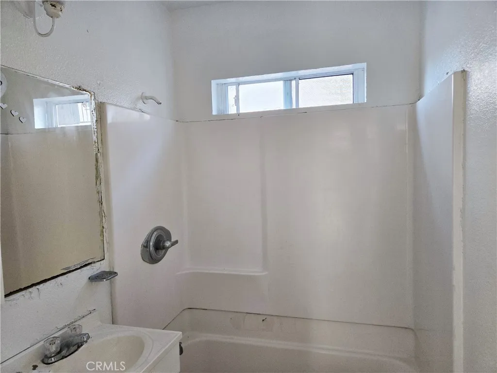 unit 1 bath
