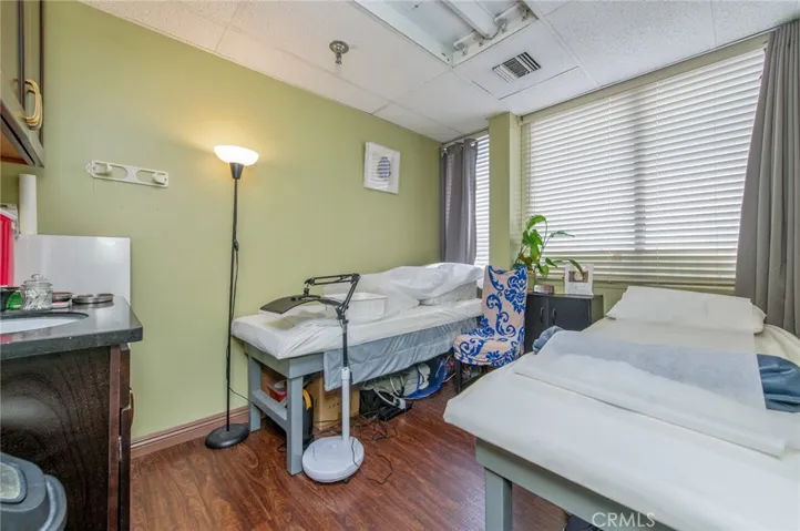 Suite 307