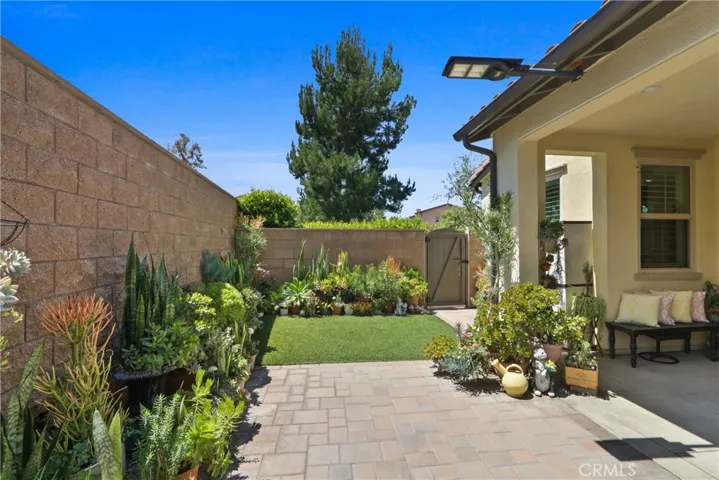 10902 Flora Park Way, Cypress, California 90720
