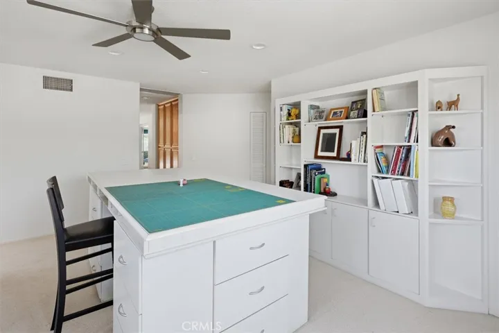 Large Work Station Island included (moveable)