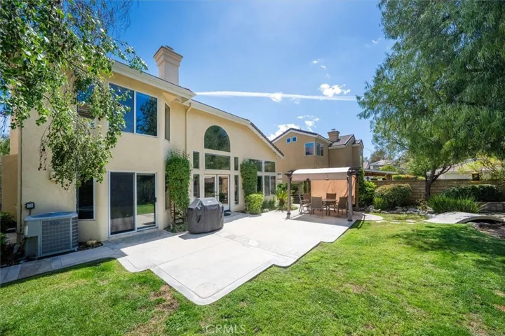 Spacious Back Yard Patio for entertaining