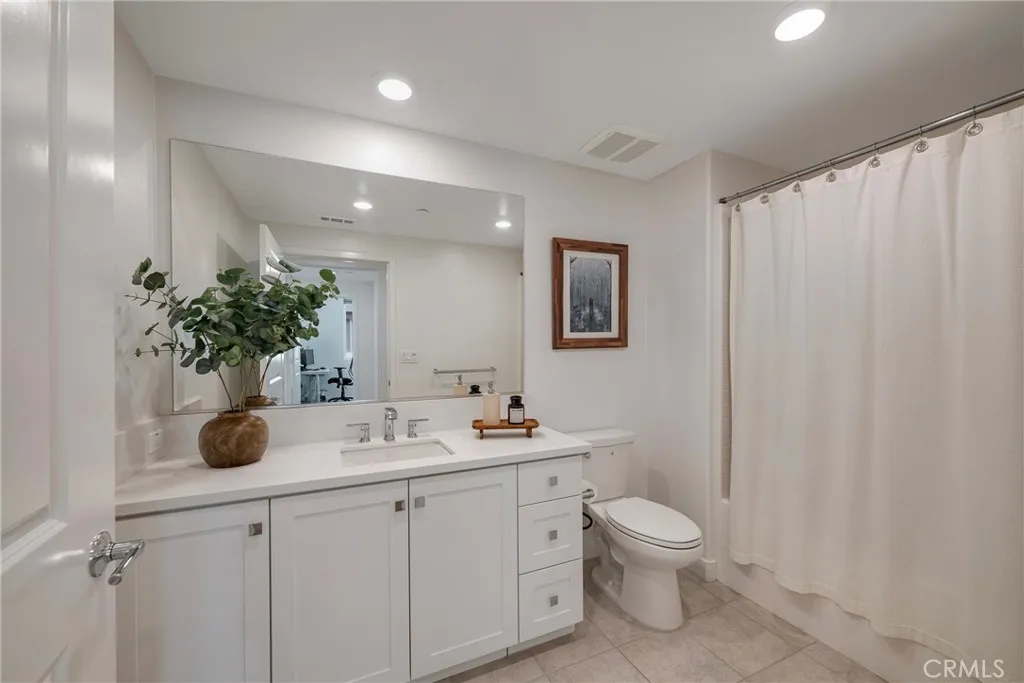 Hallway 2nd bath